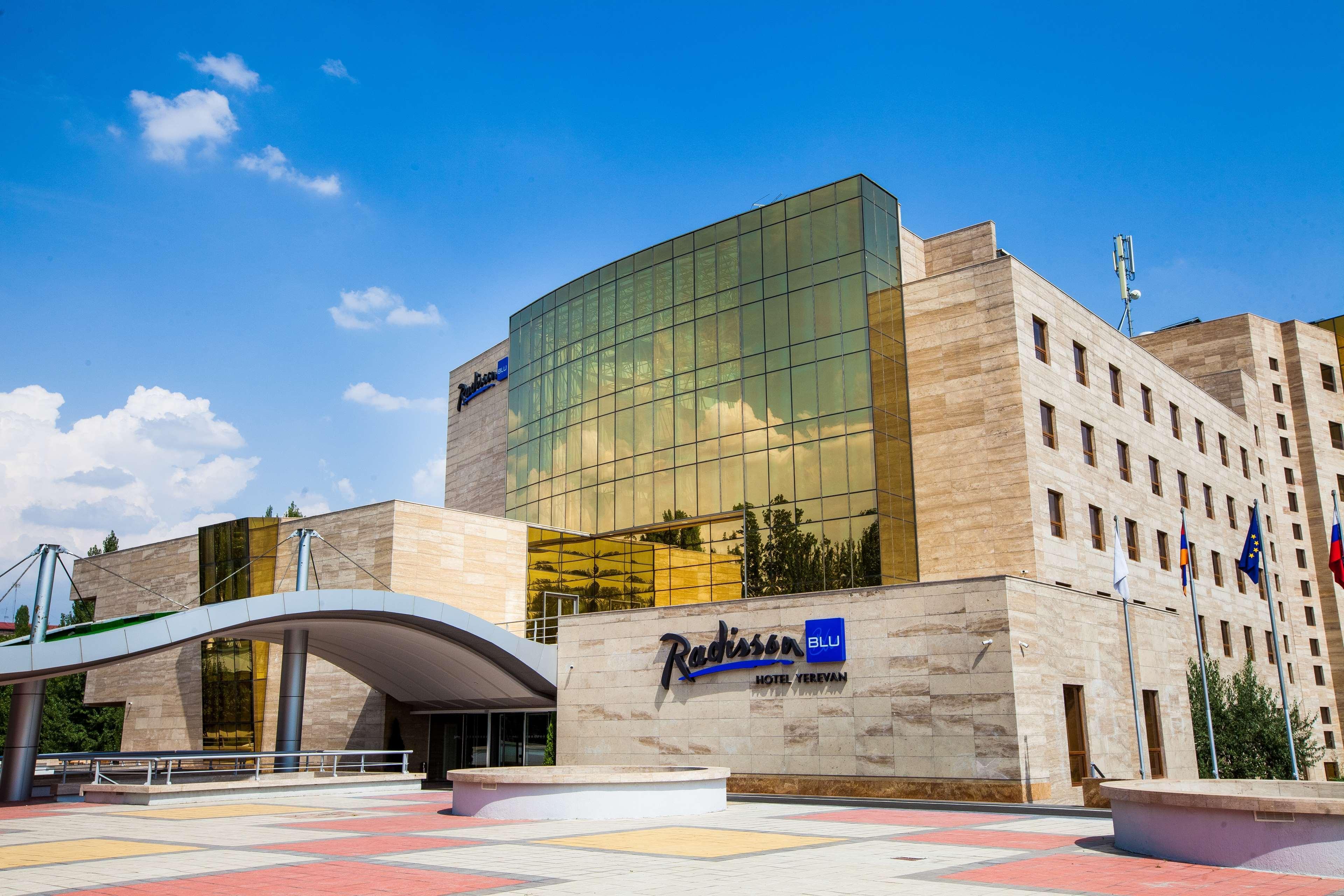 Radisson Blu Hotel Jerevan Exteriér fotografie The Radisson Blu hotel in Yerevan