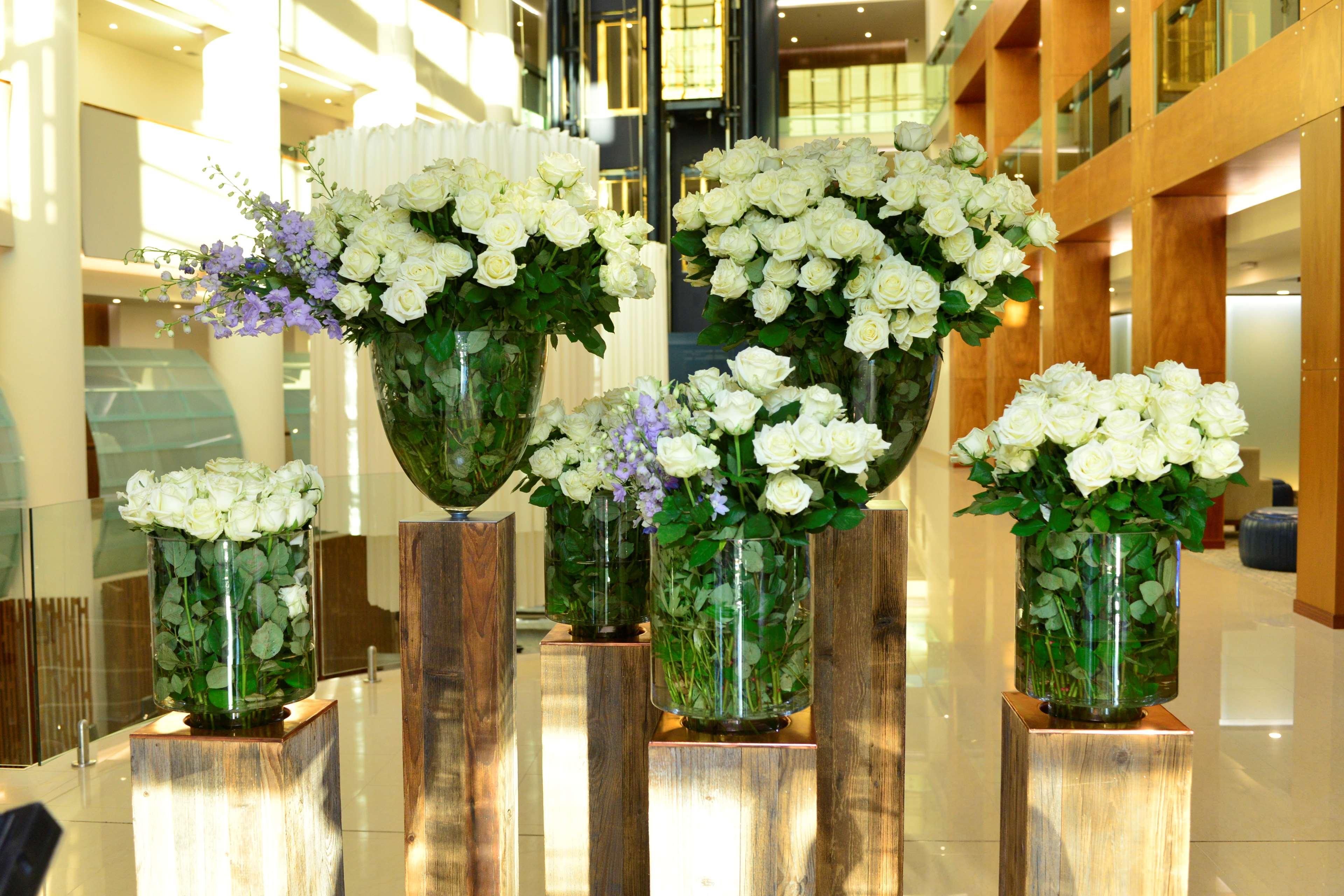 Radisson Blu Hotel Jerevan Exteriér fotografie Flower arrangement